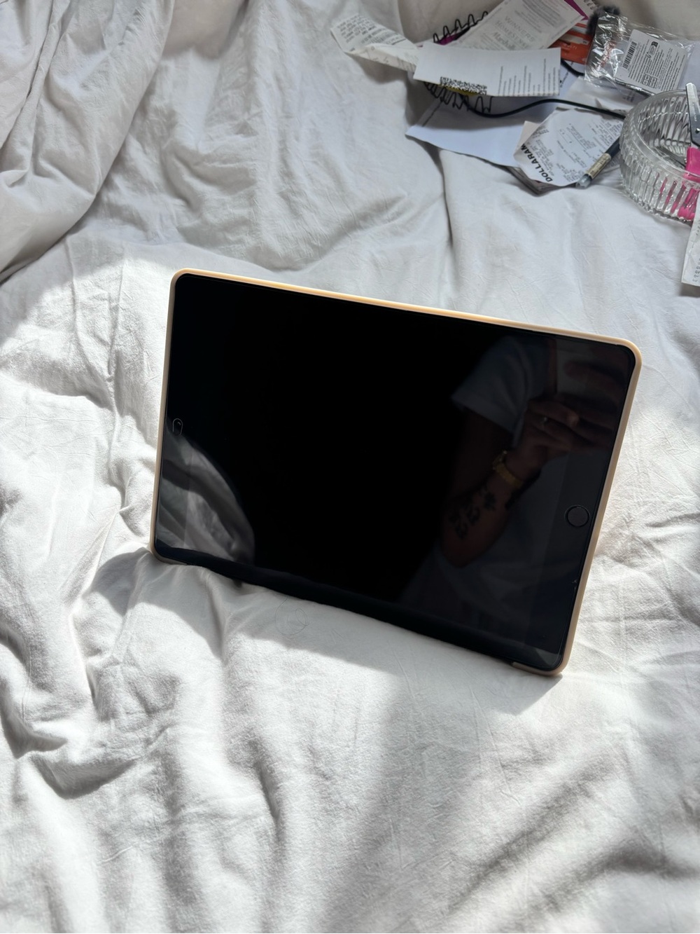 iPad 7th Generation 32gb FREE portfolio stand case
